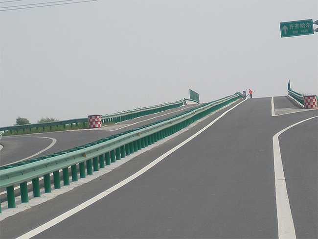 兴安高速公路护栏的材质与规格