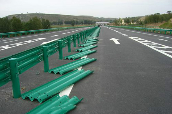 兴安波形护栏的维护与管理确保道路安全的关键步骤